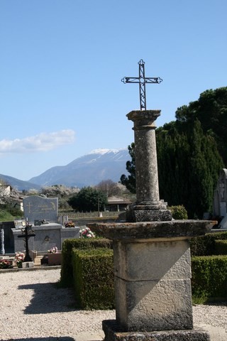 La croix de cimetière