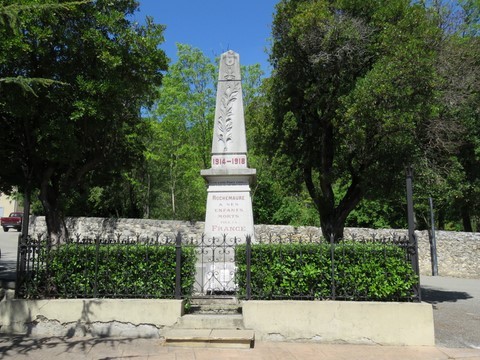 Monument aux morts de 14/18 inauguré le 29 octobre 1922