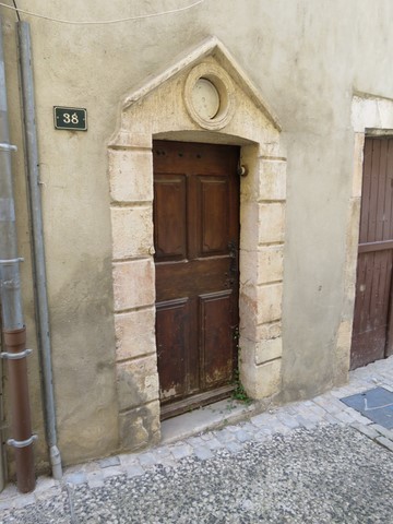 Porte ancienne, rue du Faubourg