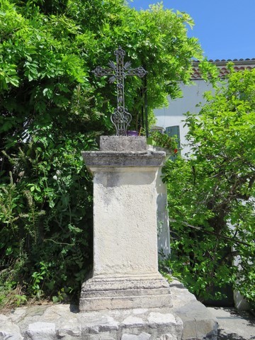 Cette croix est située sur la Placette