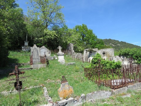 Le très vieux cimetière supérieur