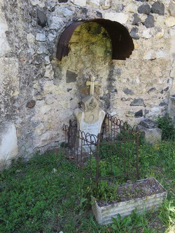 Ancienne tombe dont les défunts étaient issus de puissantes familles des alentours de Rochemaure