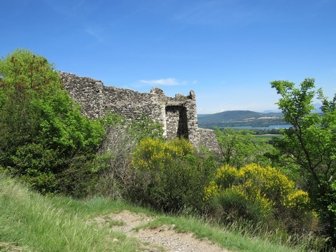 Une des nombreuses ruines de l'ancien village