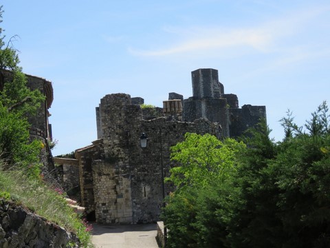 Château construit entre les 11ème et 12ème siècles par la famille des Adhémar