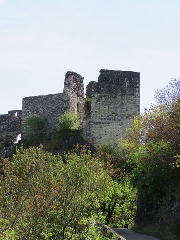 Tour du Guast située sur une cheminée volcanique, elle date du 13ème siècle