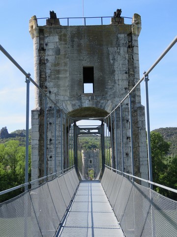 Pont de 1842, détruit puis reconstruit en 2013 après 30 ans d'abandon