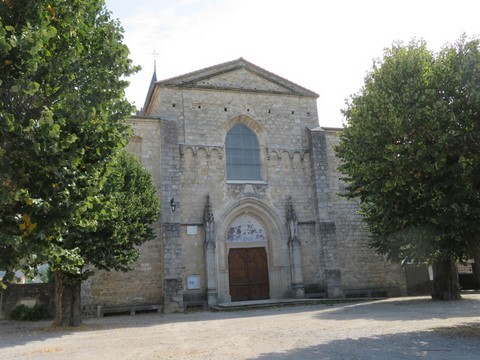 Entrée de l'Eglise ND de Rosières qui date de l'an 1111