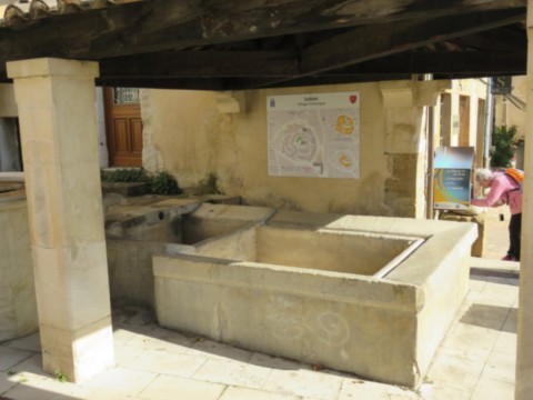 Lavoir situé Place Yvan Audouard