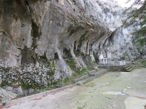Grotte de Lourdes aménagée en 1905 par les paroissiens
