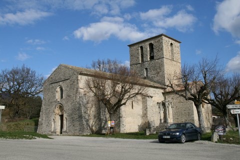 L'église romane N-D de Beauvert, construite en 852 et classée depuis 1926