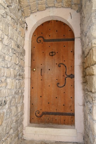 Une des portes de la chapelle