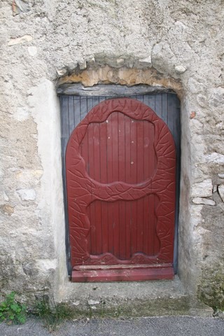 Porte ancienne très originale