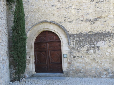 Jolie porte d'entrée de l'église