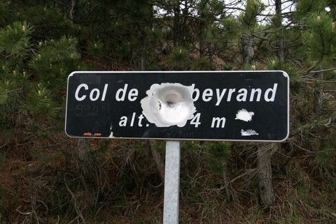 Et voilà le Col de Soubeyrand à 994m - Plaque bien dégradée !