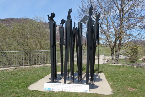 Sculptures, c'est une oeuvre en hommage aux victimes du Vercors et de toutes les guerres