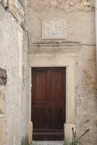 Une des nombreuses portes anciennes