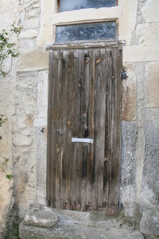 Une très, très vieille porte