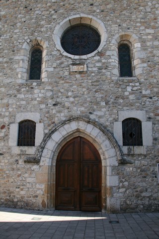 La pierre en façade atteste de l'année 1691 de la reconstruction 