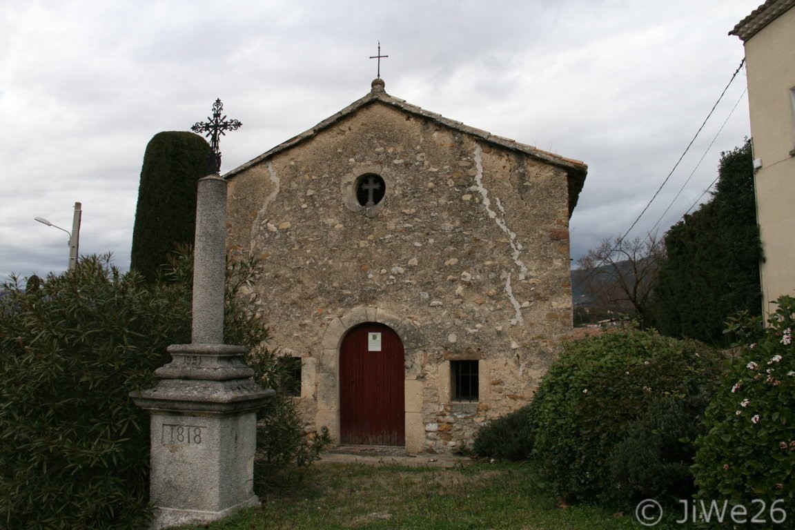 Chapelle St Roch (1632) avec sa croix de 1818